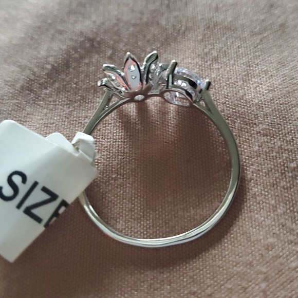 STERLING SILVER FLOWER PETAL RING - Picture 4 of 5